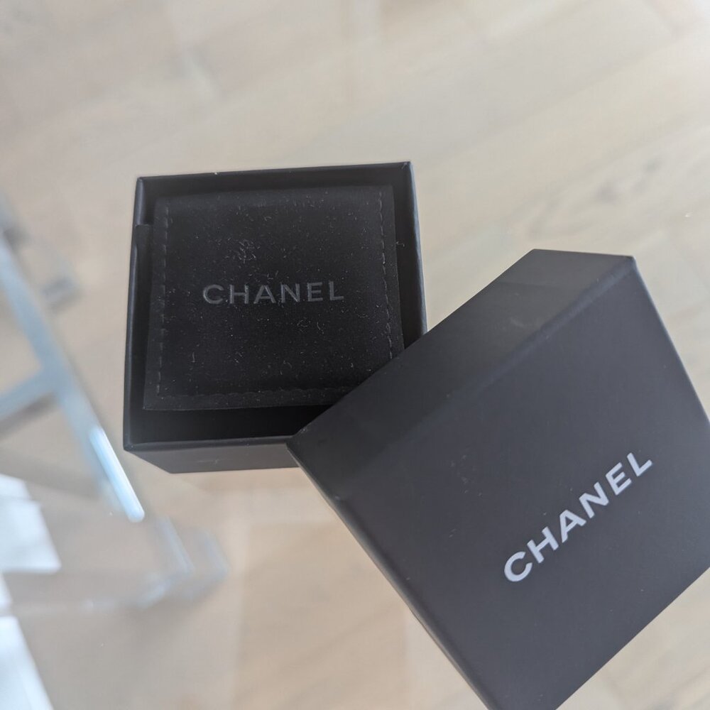 CHANEL EARRINGS - Picture 2 of 3